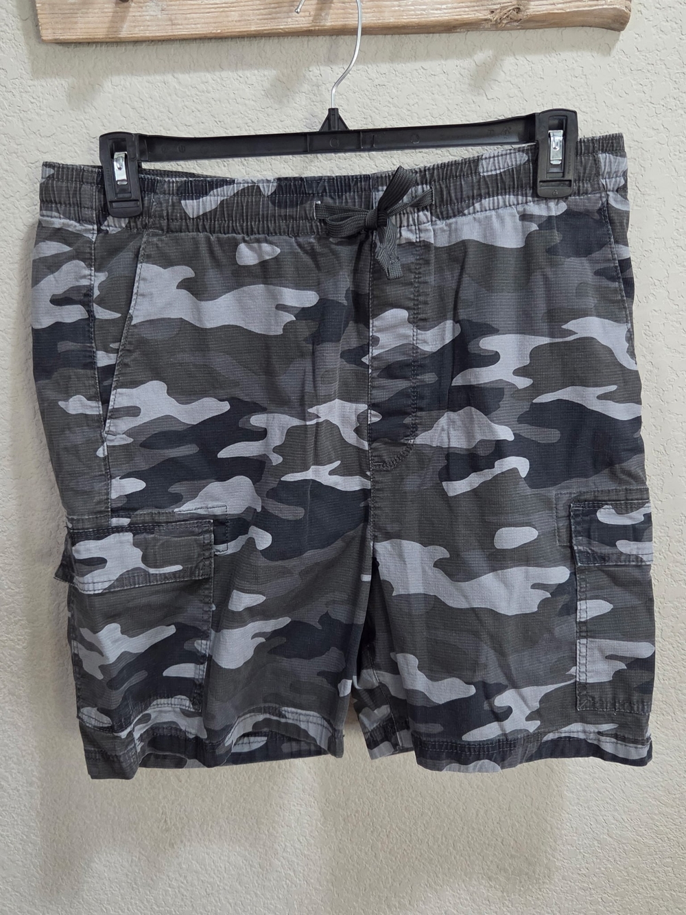 Lee Men's Gray Camouflage Cargo Shorts